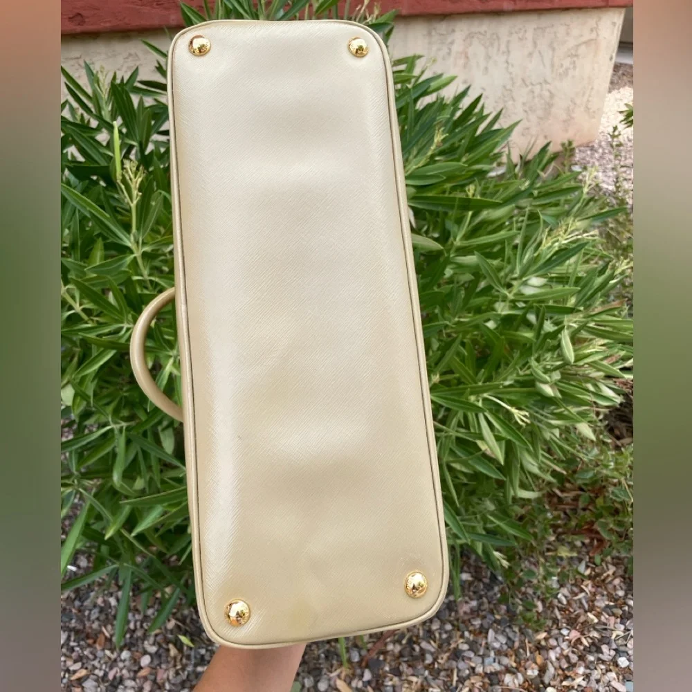 Auth PRADA Beige Saffiano Patent Leather Large Promenade Satchel - Picture 7 of 17